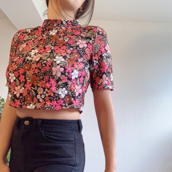 ⚡️3/$30⚡️So Sweet Floral Crop - Picture 3 of 3